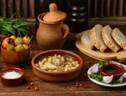 azerbaijani-traditional-food-piti-pottery-bowl-served-with-sesammed-bread