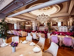 classic-luxury-style-restaurant-with-tables-chairs